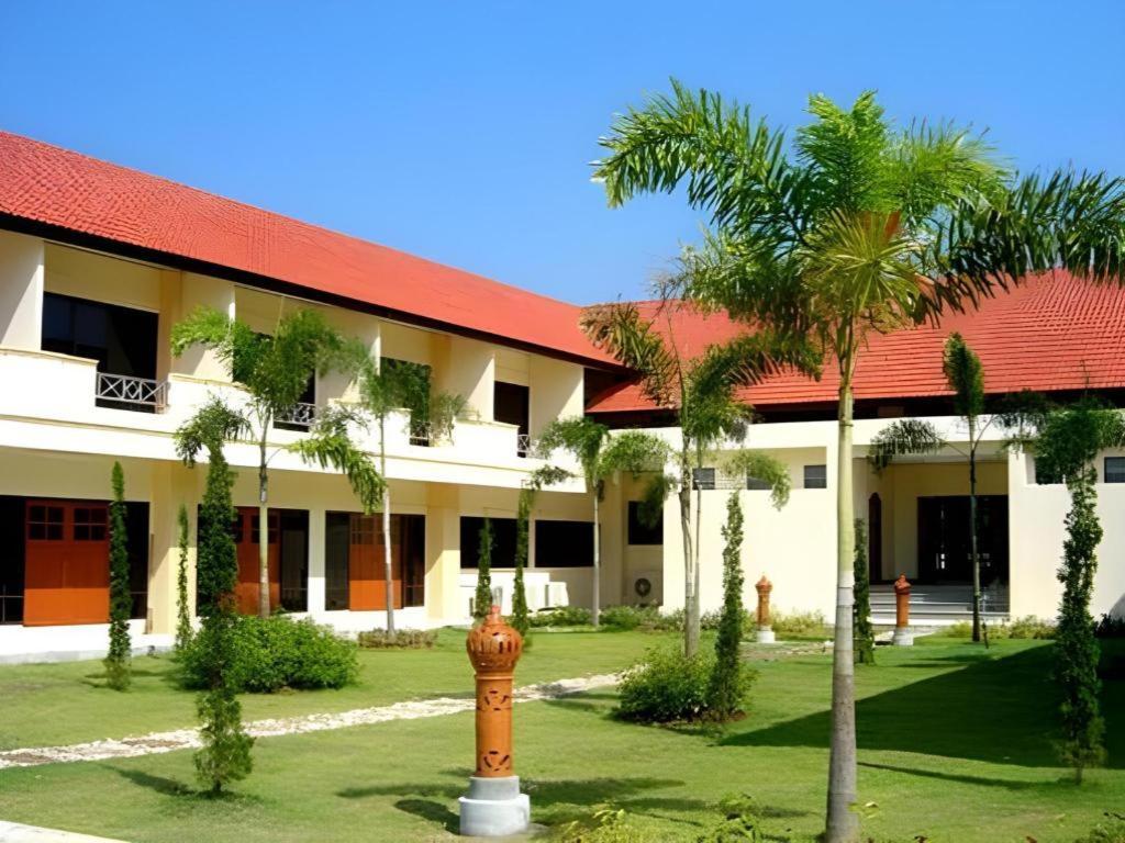 Golden Land Hotel Чианграй Экстерьер фото