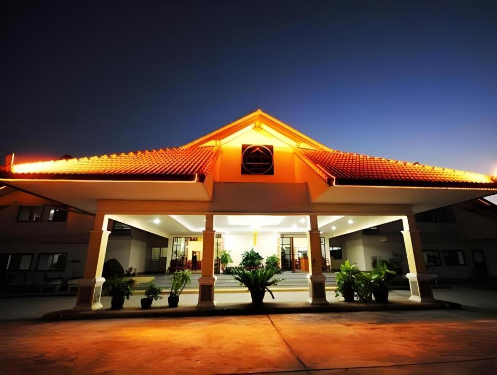 Golden Land Hotel Чианграй Экстерьер фото