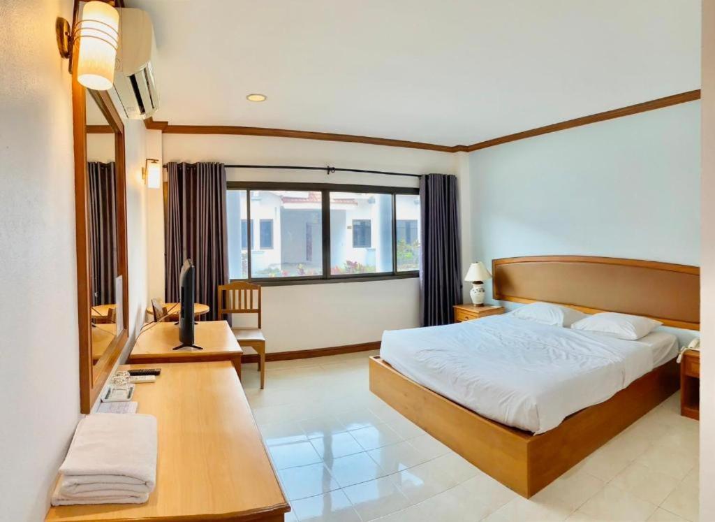 Golden Land Hotel Чианграй Экстерьер фото