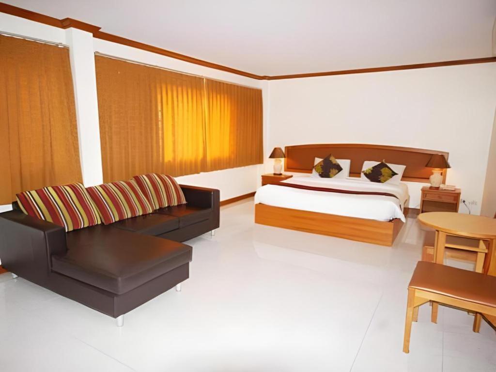 Golden Land Hotel Чианграй Экстерьер фото